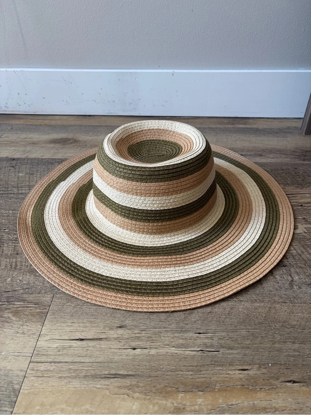 Nordstrom Olive Green Tan Cream Stripe Wide Brim Straw Sun Hat OS Earth Tones